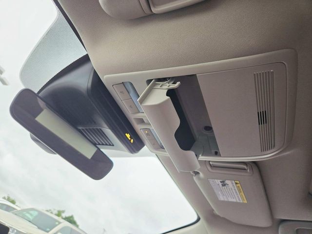 Mazda CX-50 Hybrid Vehicle Full-screen Gallery Image 29