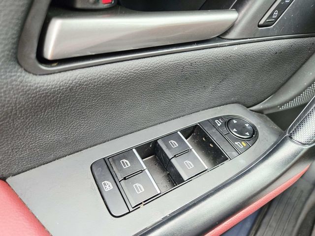 Mazda CX-50 Hybrid Vehicle Full-screen Gallery Image 33