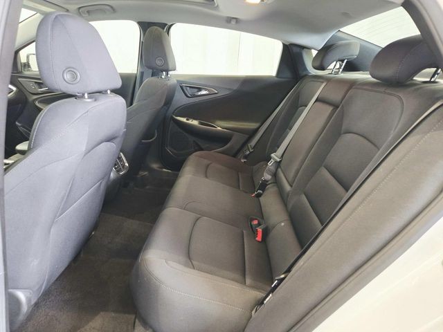 Chevrolet Malibu Vehicle Full-screen Gallery Image 10