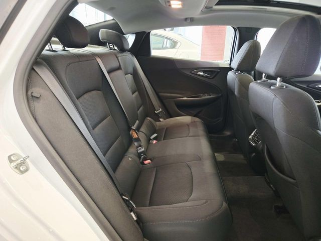 Chevrolet Malibu Vehicle Full-screen Gallery Image 12