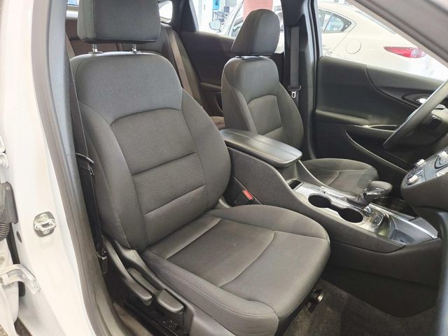 Chevrolet Malibu Vehicle Full-screen Gallery Image 13