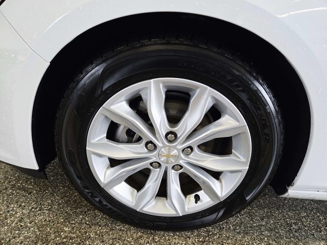 Chevrolet Malibu Vehicle Full-screen Gallery Image 15