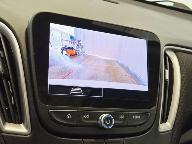 Chevrolet Malibu Vehicle Full-screen Gallery Image 23