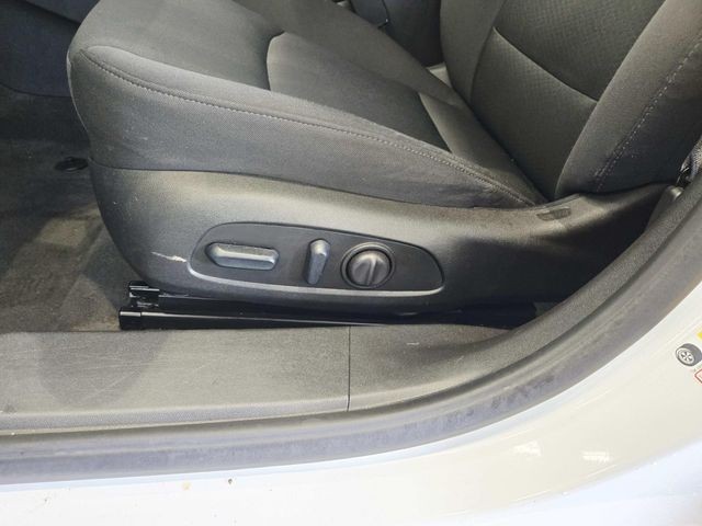 Chevrolet Malibu Vehicle Full-screen Gallery Image 31