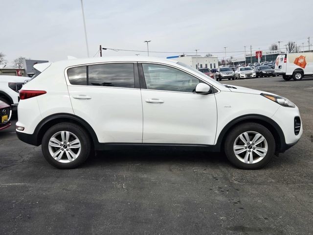 Kia Sportage Vehicle Full-screen Gallery Image 02