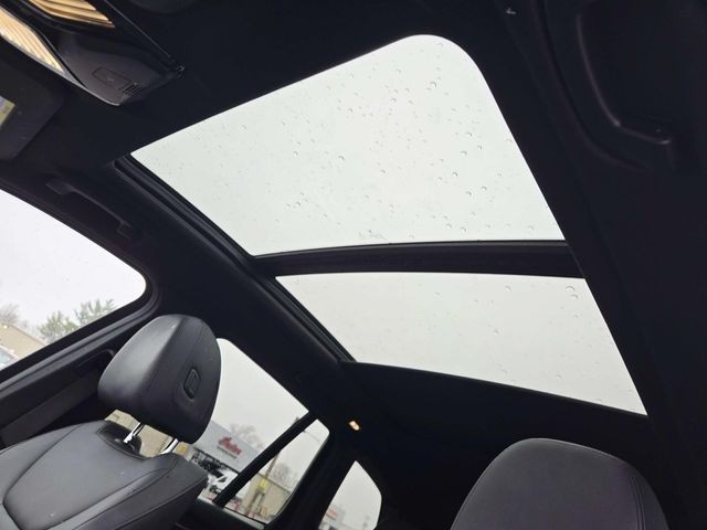 BMW X3 Vehicle Full-screen Gallery Image 06