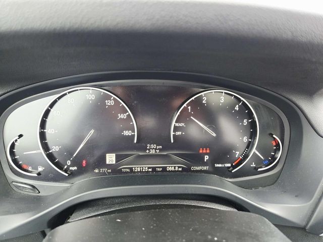 BMW X3 Vehicle Full-screen Gallery Image 08