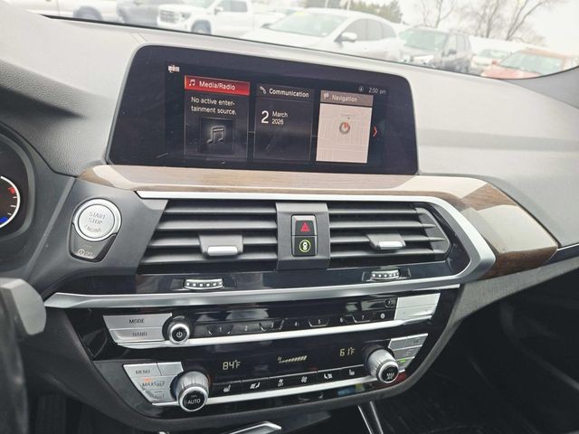 BMW X3 Vehicle Full-screen Gallery Image 09