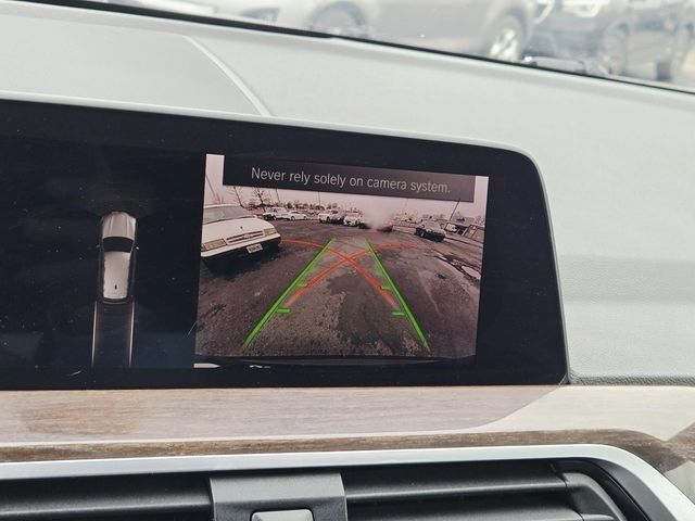 BMW X3 Vehicle Full-screen Gallery Image 11