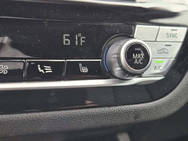 BMW X3 Vehicle Full-screen Gallery Image 12