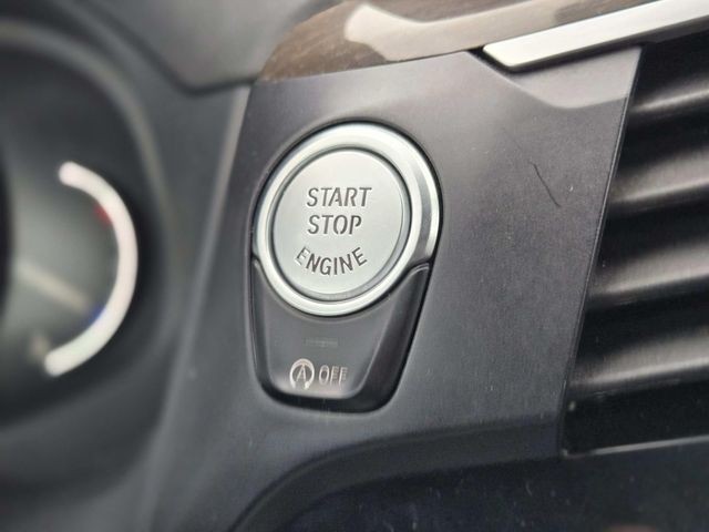 BMW X3 Vehicle Full-screen Gallery Image 13