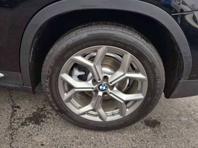 BMW X3 Vehicle Full-screen Gallery Image 15