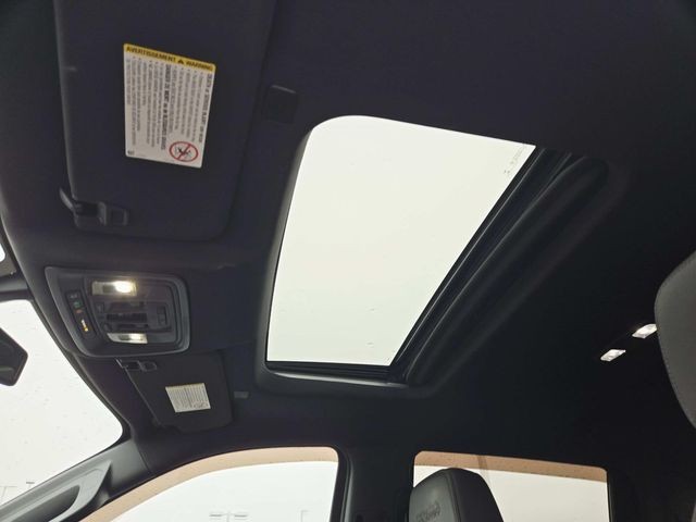 Chevrolet Silverado 2500HD Vehicle Full-screen Gallery Image 06