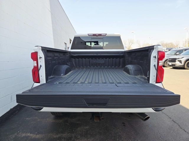 Chevrolet Silverado 2500HD Vehicle Full-screen Gallery Image 11