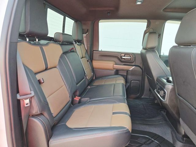 Chevrolet Silverado 2500HD Vehicle Full-screen Gallery Image 13