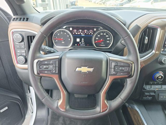 Chevrolet Silverado 2500HD Vehicle Full-screen Gallery Image 19