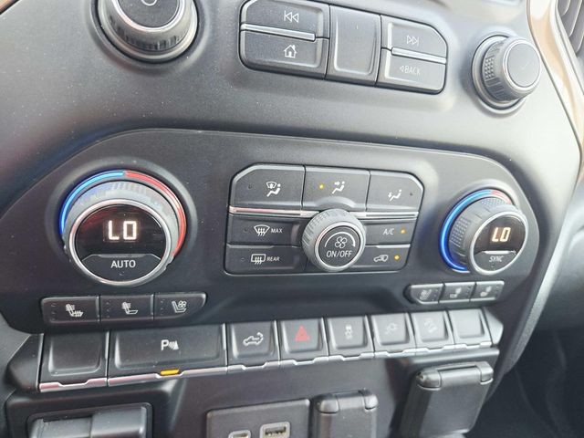 Chevrolet Silverado 2500HD Vehicle Full-screen Gallery Image 27