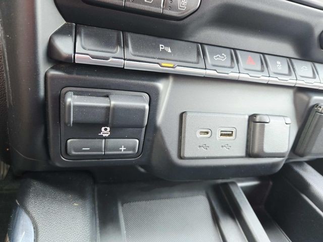 Chevrolet Silverado 2500HD Vehicle Full-screen Gallery Image 29