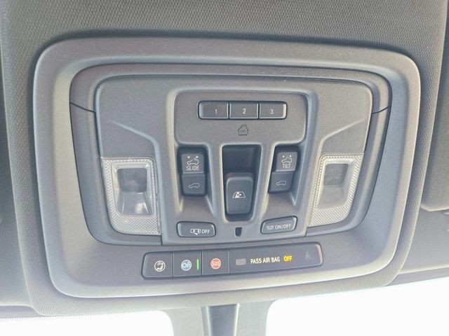 Chevrolet Silverado 2500HD Vehicle Full-screen Gallery Image 31