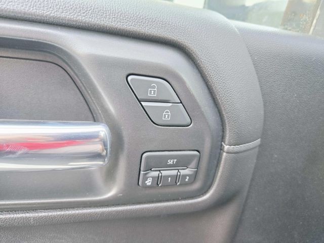 Chevrolet Silverado 2500HD Vehicle Full-screen Gallery Image 34