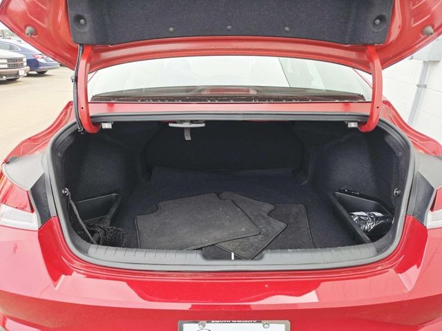 Hyundai Elantra Vehicle Full-screen Gallery Image 10