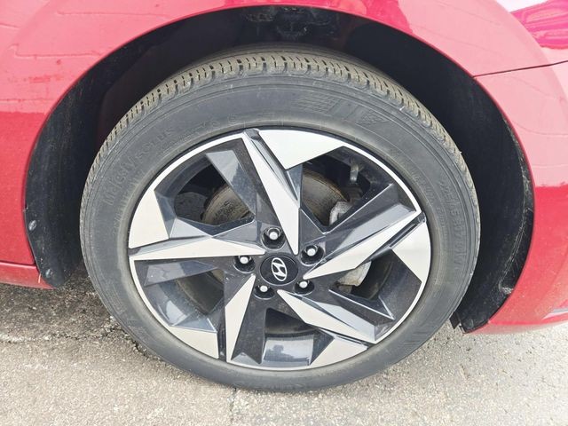 Hyundai Elantra Vehicle Full-screen Gallery Image 13