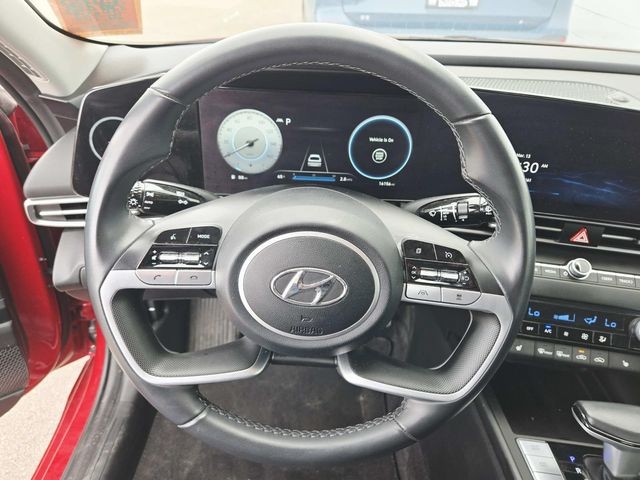 Hyundai Elantra Vehicle Full-screen Gallery Image 14