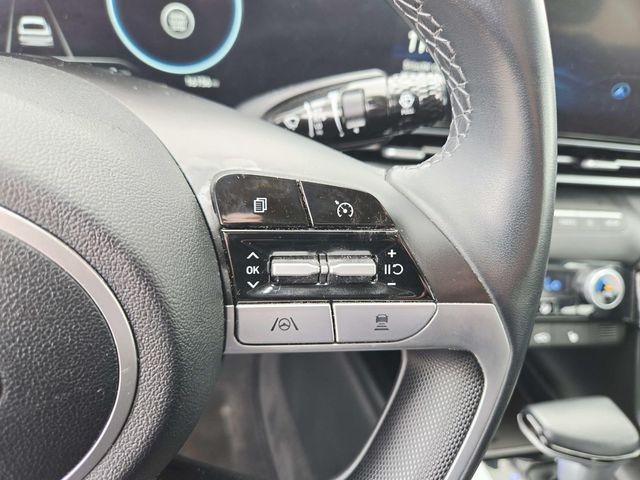 Hyundai Elantra Vehicle Full-screen Gallery Image 16