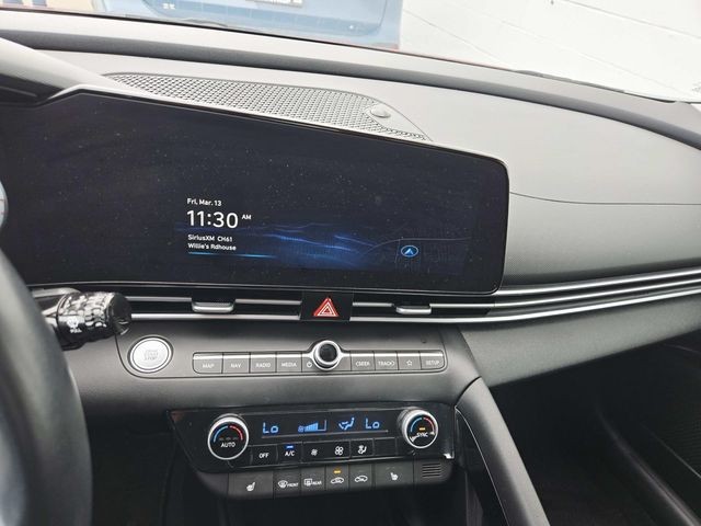 Hyundai Elantra Vehicle Full-screen Gallery Image 19