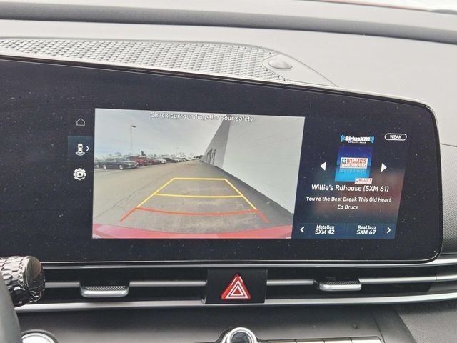 Hyundai Elantra Vehicle Full-screen Gallery Image 22