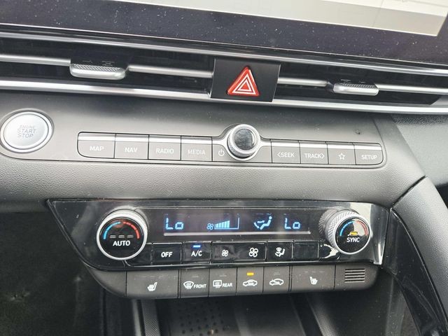 Hyundai Elantra Vehicle Full-screen Gallery Image 23