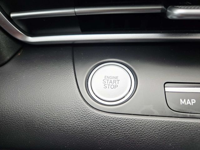 Hyundai Elantra Vehicle Full-screen Gallery Image 26