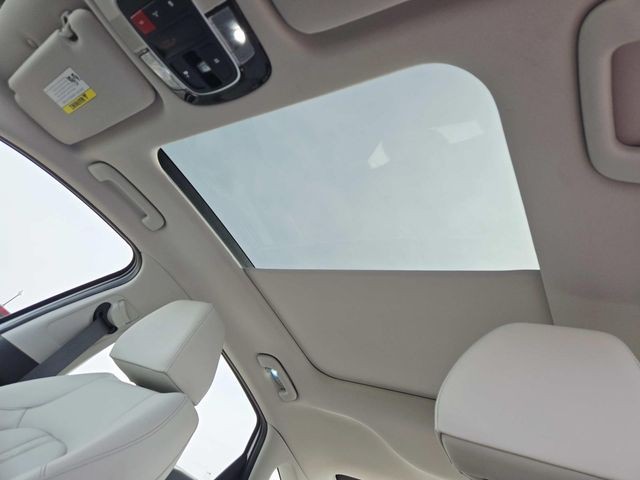 Hyundai Sonata Vehicle Full-screen Gallery Image 06