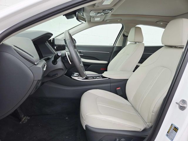 Hyundai Sonata Vehicle Full-screen Gallery Image 09