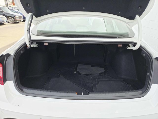 Hyundai Sonata Vehicle Full-screen Gallery Image 11