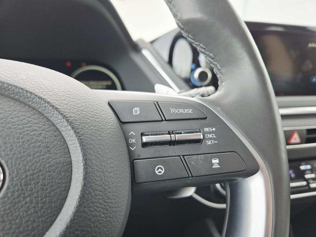 Hyundai Sonata Vehicle Full-screen Gallery Image 16