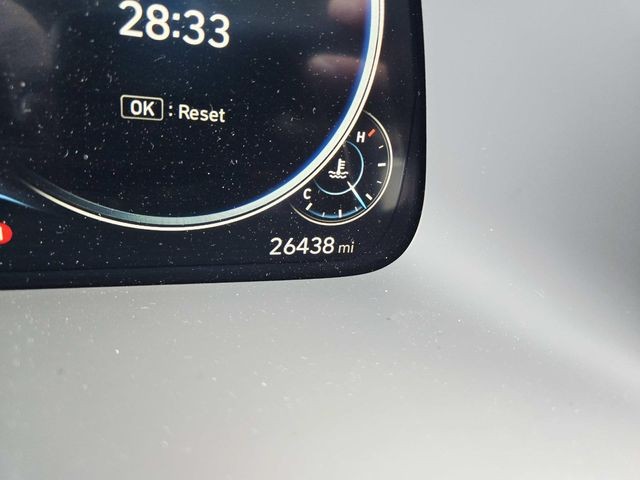 Hyundai Sonata Vehicle Full-screen Gallery Image 18