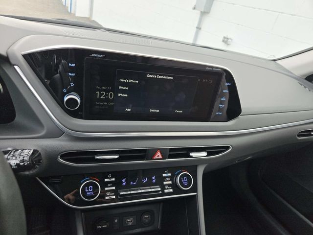 Hyundai Sonata Vehicle Full-screen Gallery Image 19