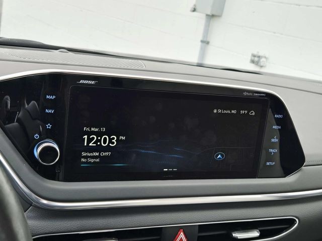 Hyundai Sonata Vehicle Full-screen Gallery Image 20