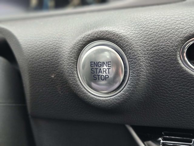 Hyundai Sonata Vehicle Full-screen Gallery Image 26