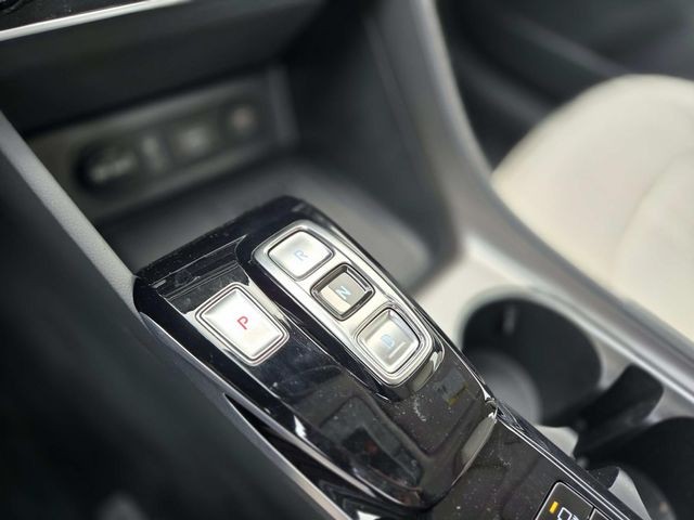 Hyundai Sonata Vehicle Full-screen Gallery Image 27