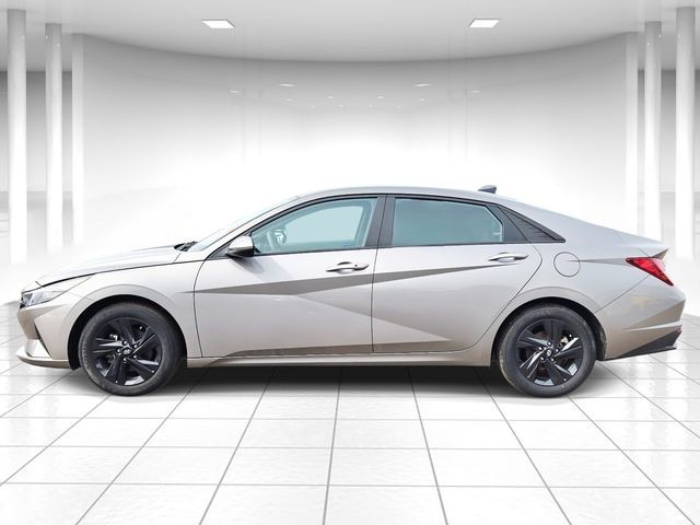 Hyundai Elantra Vehicle Full-screen Gallery Image 02