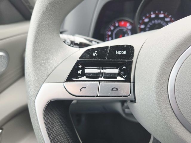 Hyundai Elantra Vehicle Full-screen Gallery Image 15