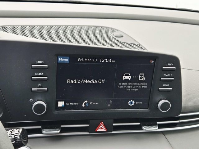 Hyundai Elantra Vehicle Full-screen Gallery Image 20