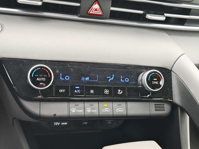 Hyundai Elantra Vehicle Full-screen Gallery Image 22