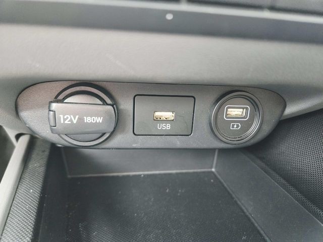 Hyundai Elantra Vehicle Full-screen Gallery Image 23