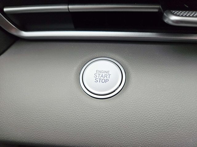 Hyundai Elantra Vehicle Full-screen Gallery Image 25