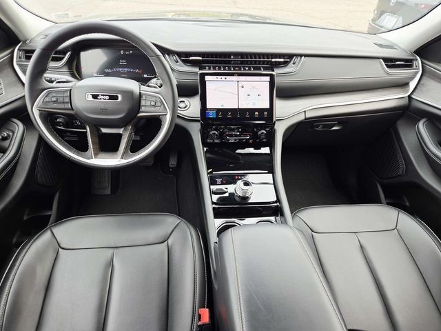 Jeep Grand Cherokee L Vehicle Full-screen Gallery Image 06