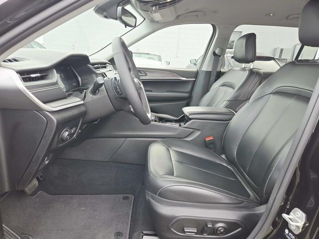 Jeep Grand Cherokee L Vehicle Full-screen Gallery Image 08