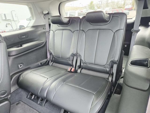 Jeep Grand Cherokee L Vehicle Full-screen Gallery Image 10